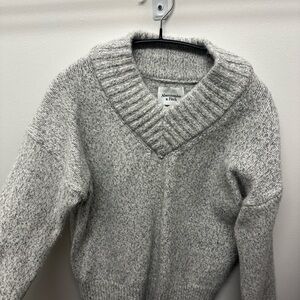 Abercrombie & Fitch Light Gray Textured V‑Neck Sweater